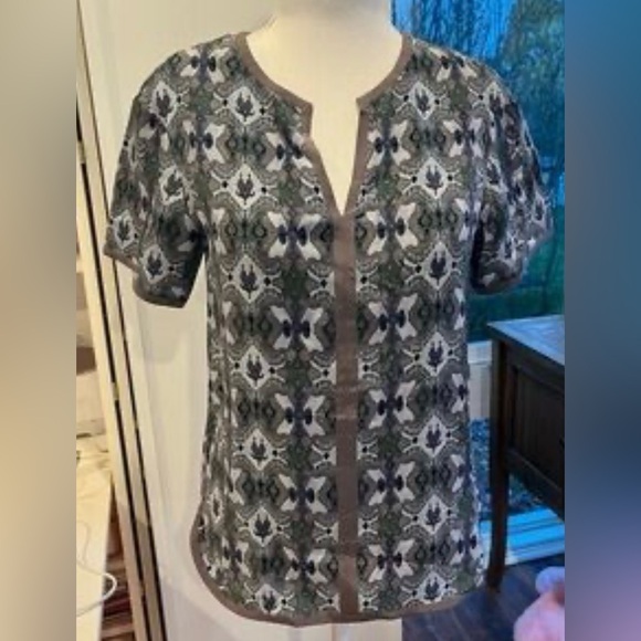 Tory Burch 100% Silk Printed Blouse
Color: GRAY-GREEN - Picture 1 of 5